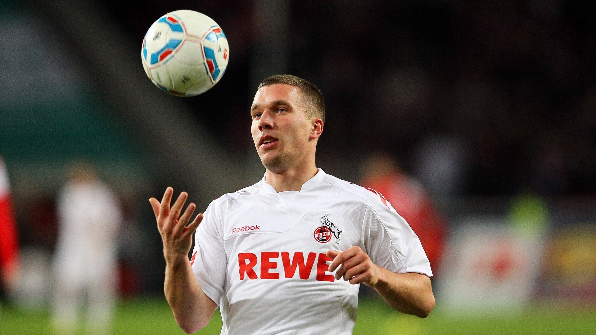 随机_全民健身跑步周：活力城市开启_，全民健身跑道