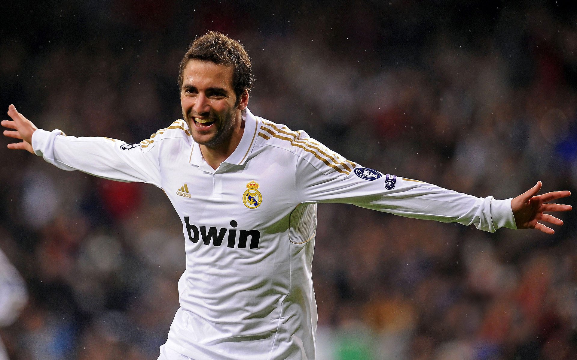 随机_赛场上的战术布置：专业分析为你解密_，一场比赛的战术分析