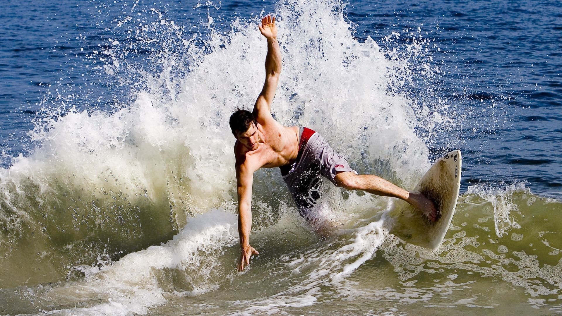 ky体育-“天才车手的秘技：漂移、超车与操控的完美结合”，漂移及超车技术